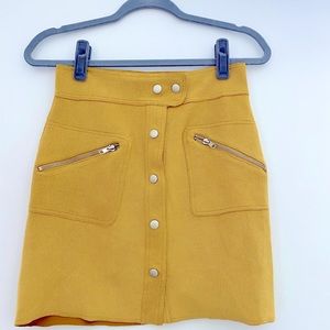 Cute button up mustard mini skirt.